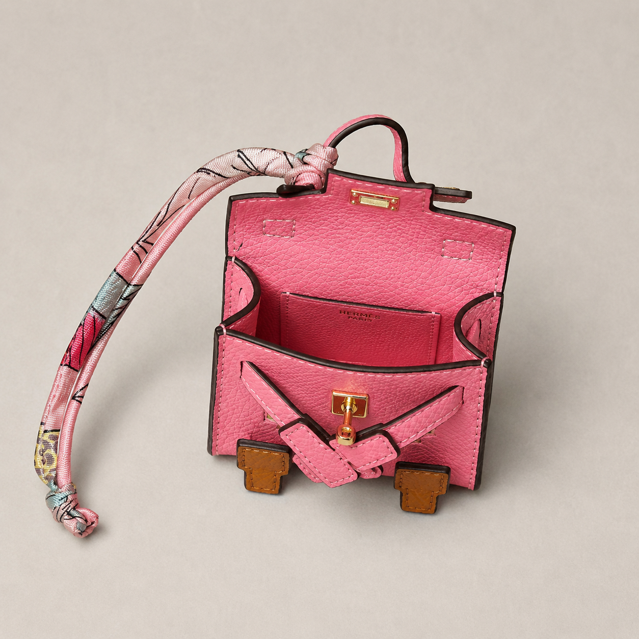 Аксесоар за дамска чанта - Hermès Kelly Doll Picto Bag Charm