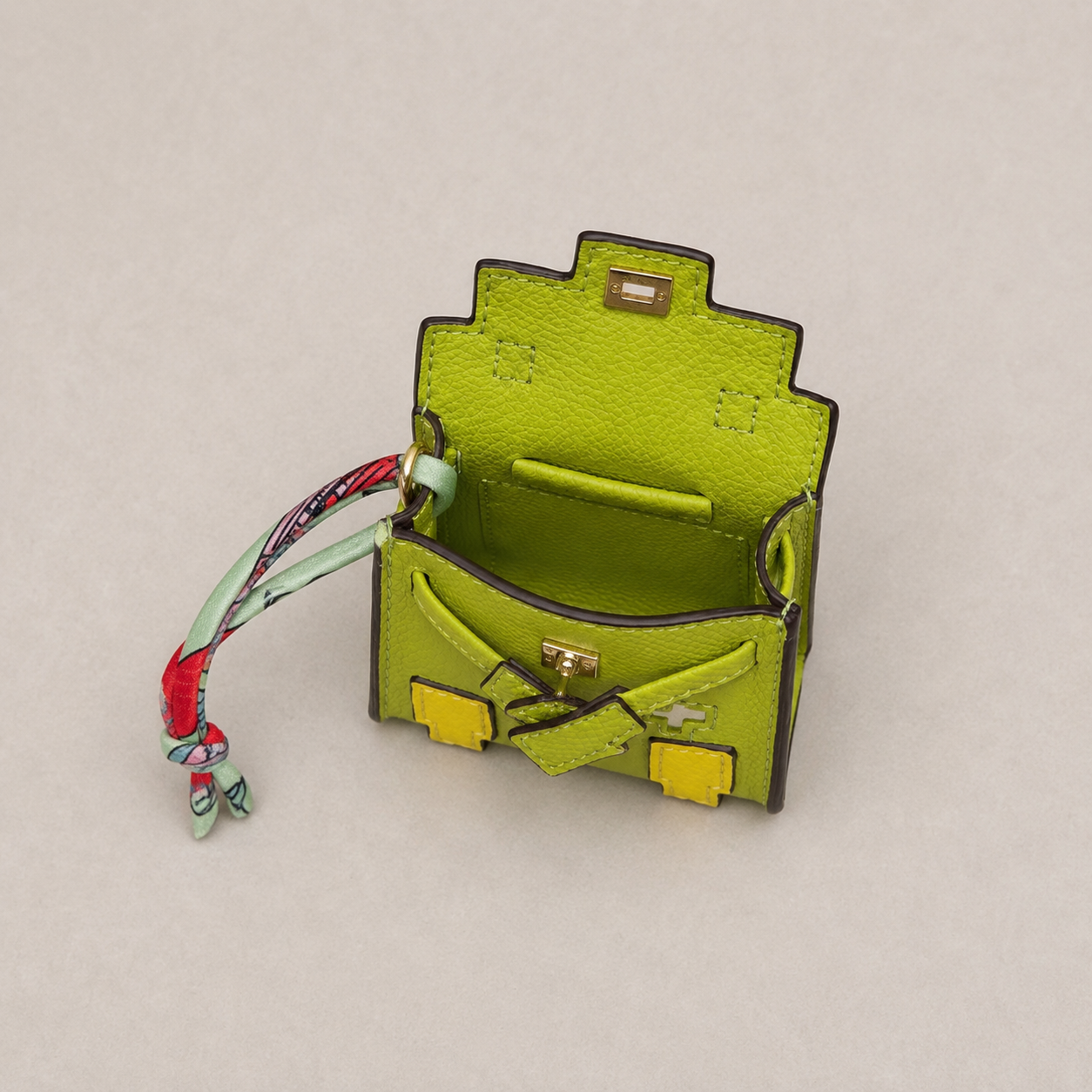 Аксесоар за дамска чанта - Hermès Kelly Doll Picto Bag Charm